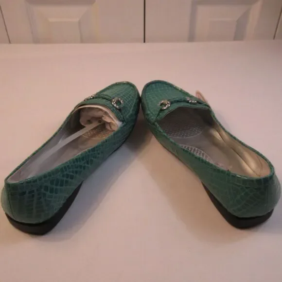 NWT Women's White Mountain Shoes US Size 9 Green Pearl Croco Moccasin - Picture 3 of 6
